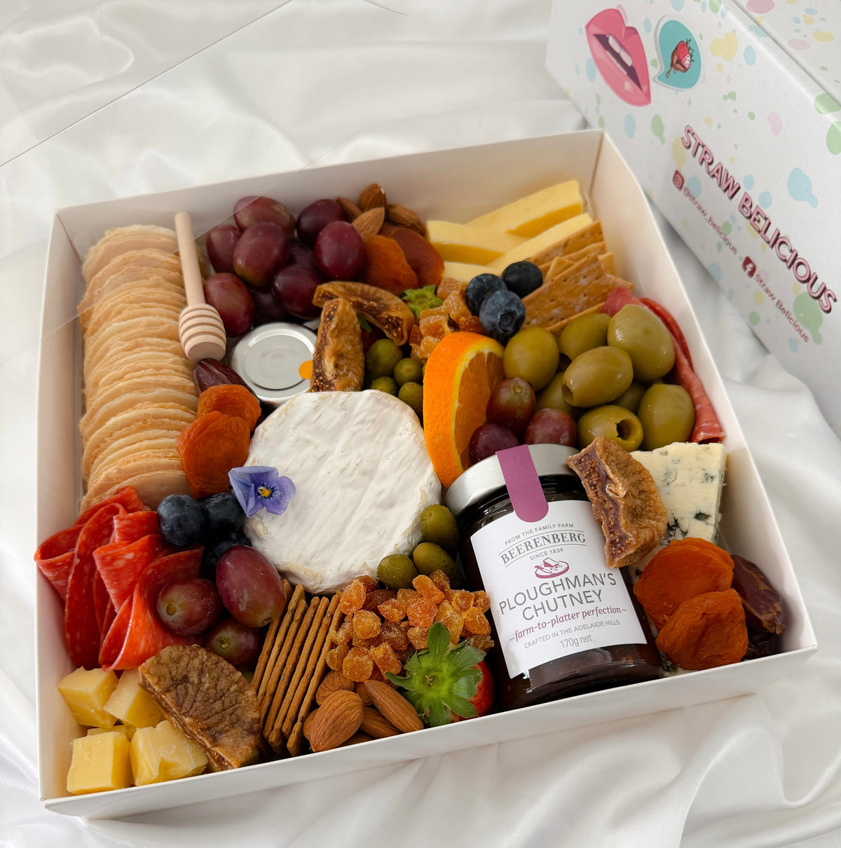 The Artisan Savoury And Cheese Grazing Box